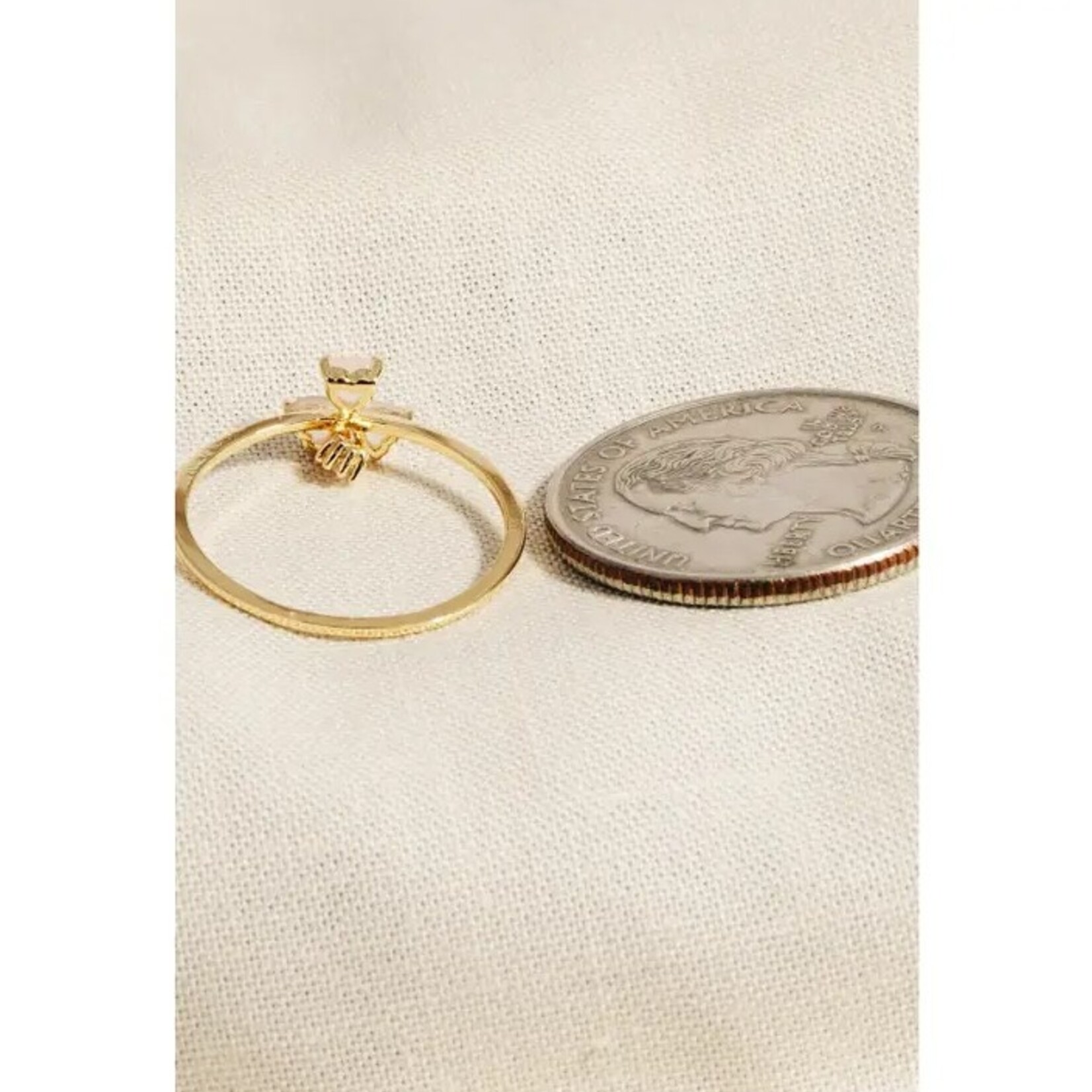 Delicate Clover Ring · Gold