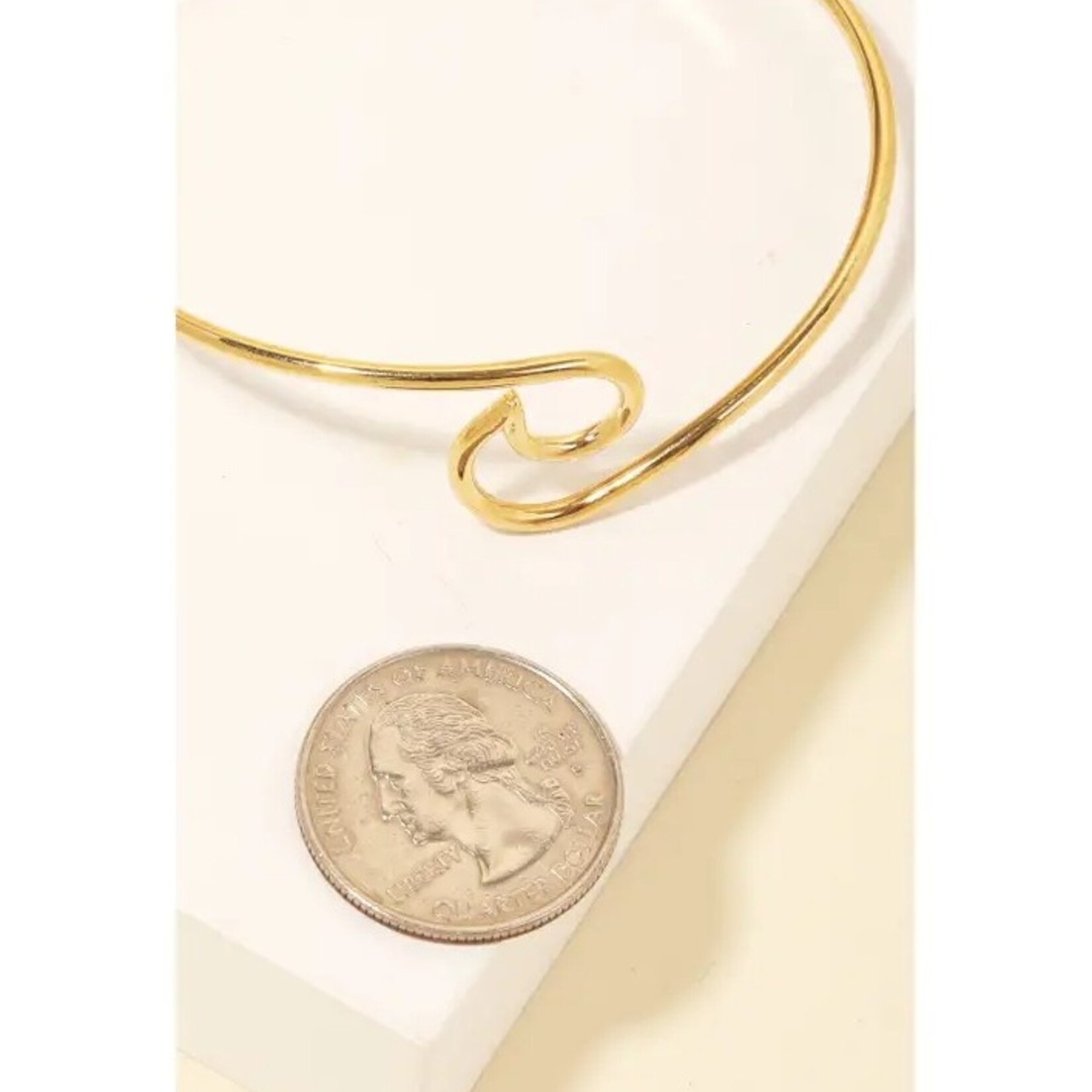 Thin Wave Cuff Bracelet · Gold