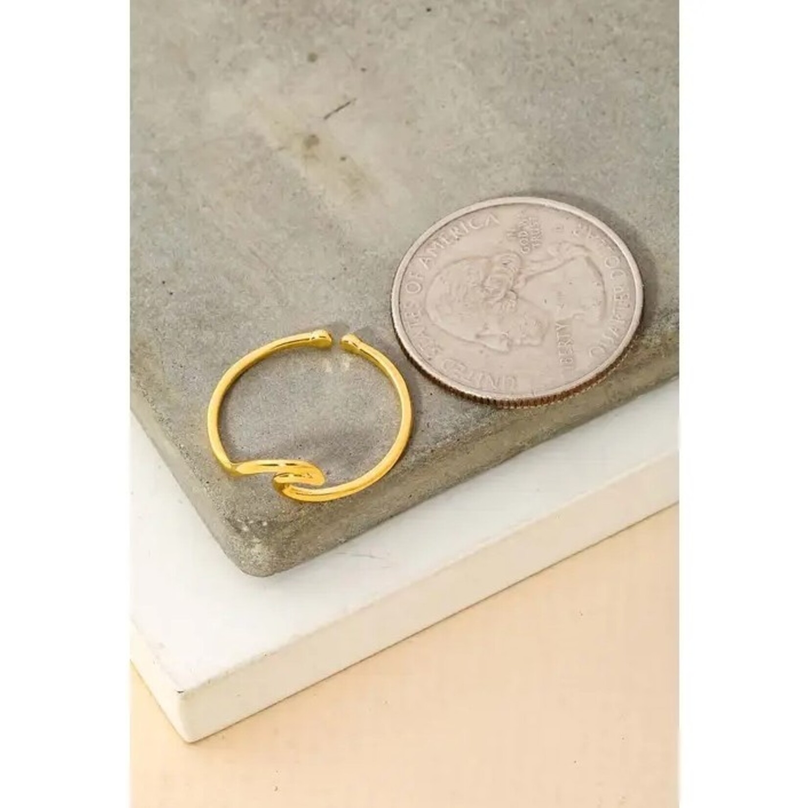Wave Cutout Adjustable Ring · Gold
