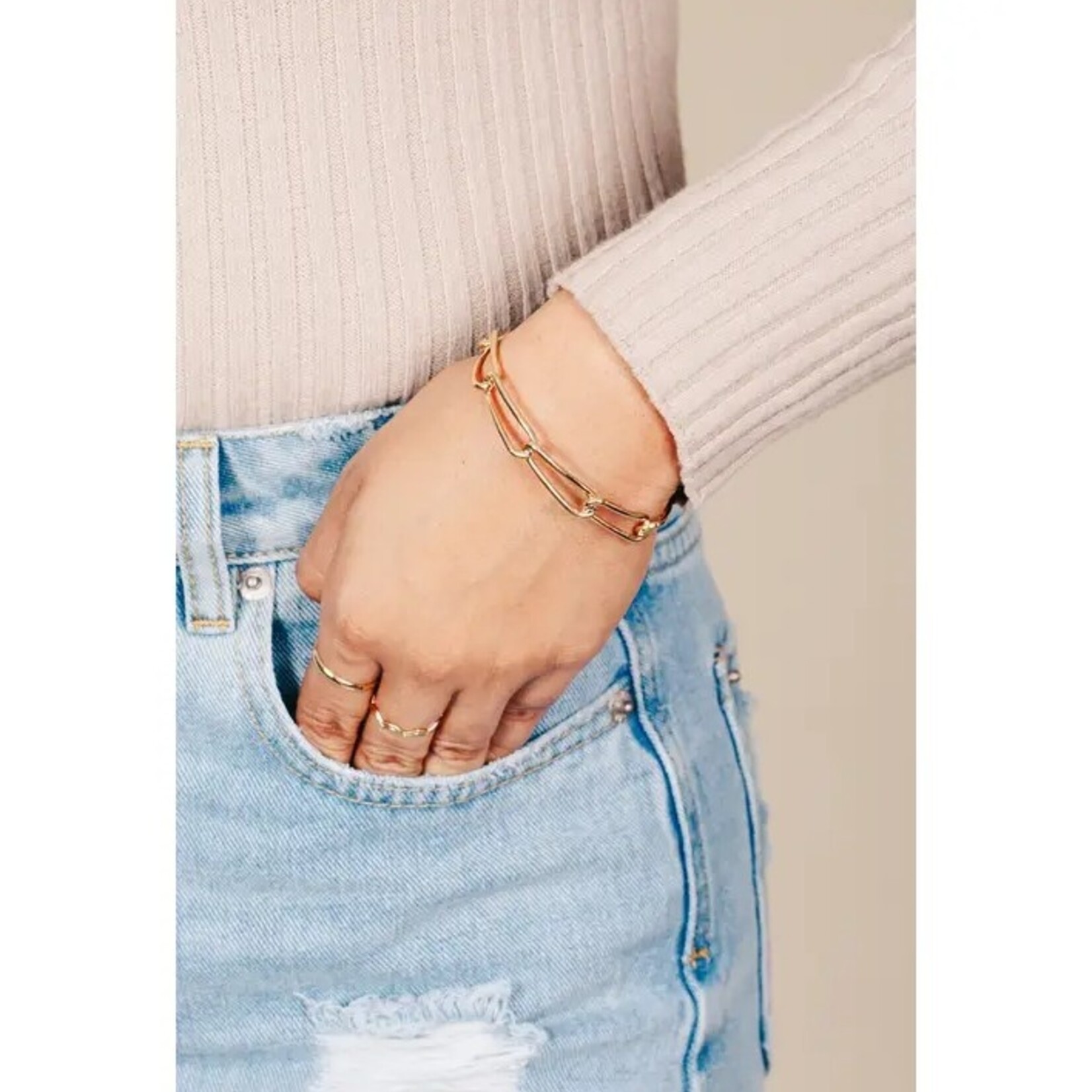 *Oval Chain Link Cutout Cuff Bracelet · Silver