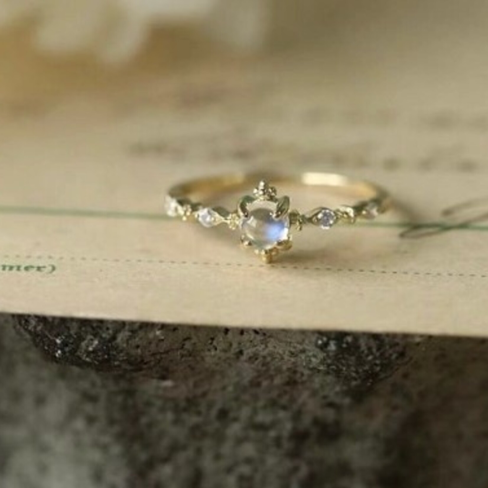 Happyzzzsu Vintage Moonstone Ring · Silver