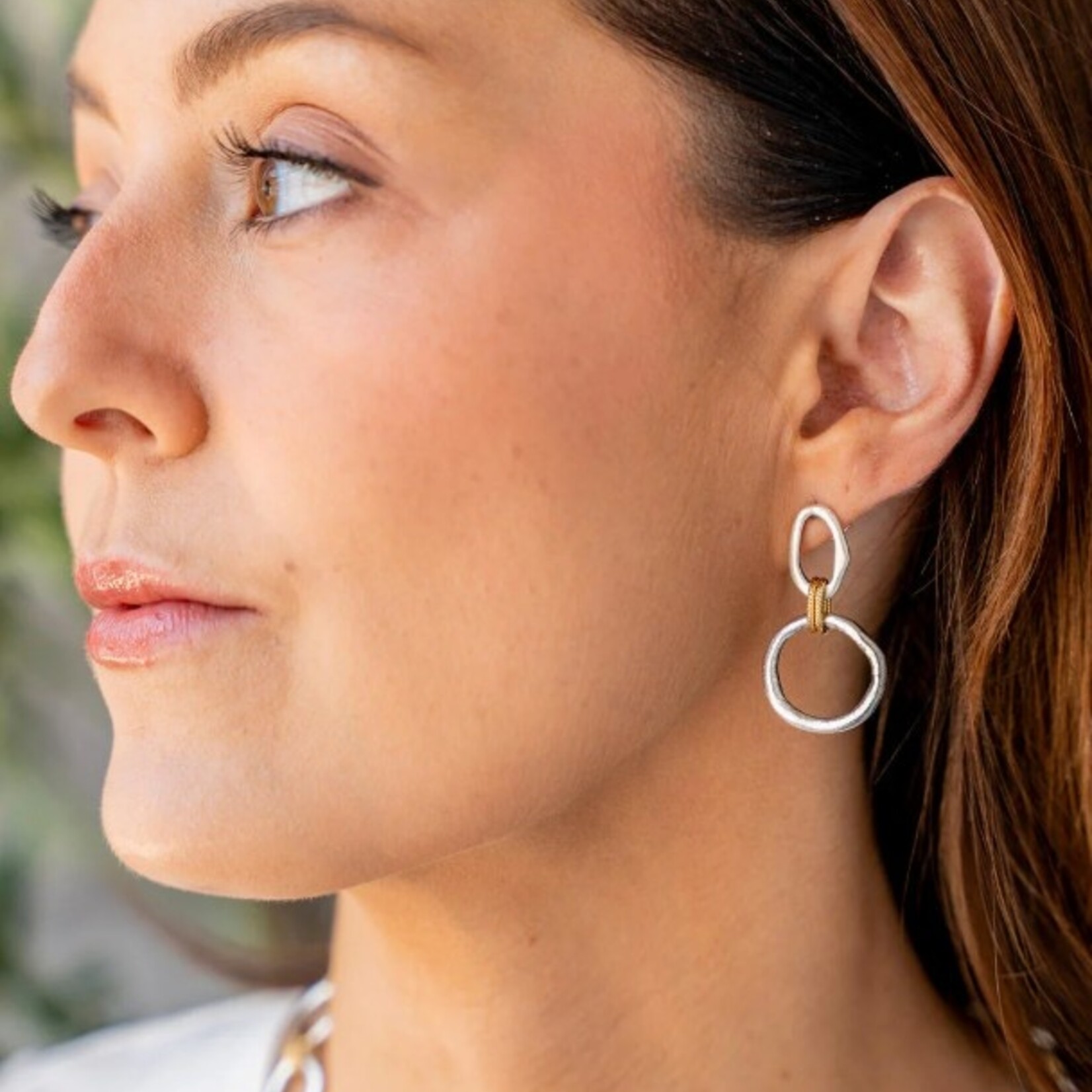 Loni Paul Jewelry Sculpted Circle Earrings  · Mixed Metal