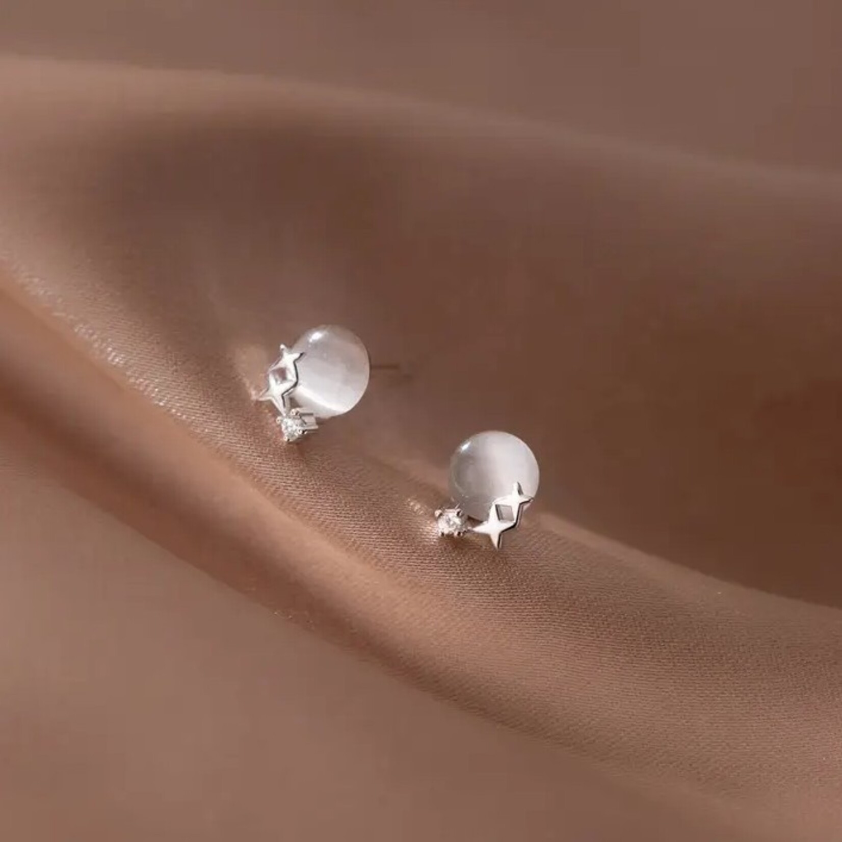 Happyzzzsu Cat's Eye Quartz Stud Earrings · Silver