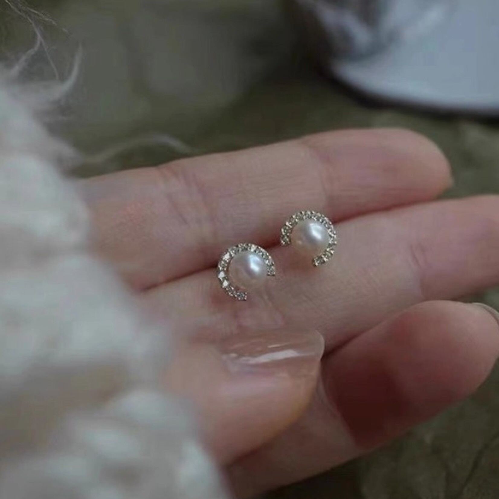 Happyzzzsu Pearl Irregular Stud Earrings · Silver