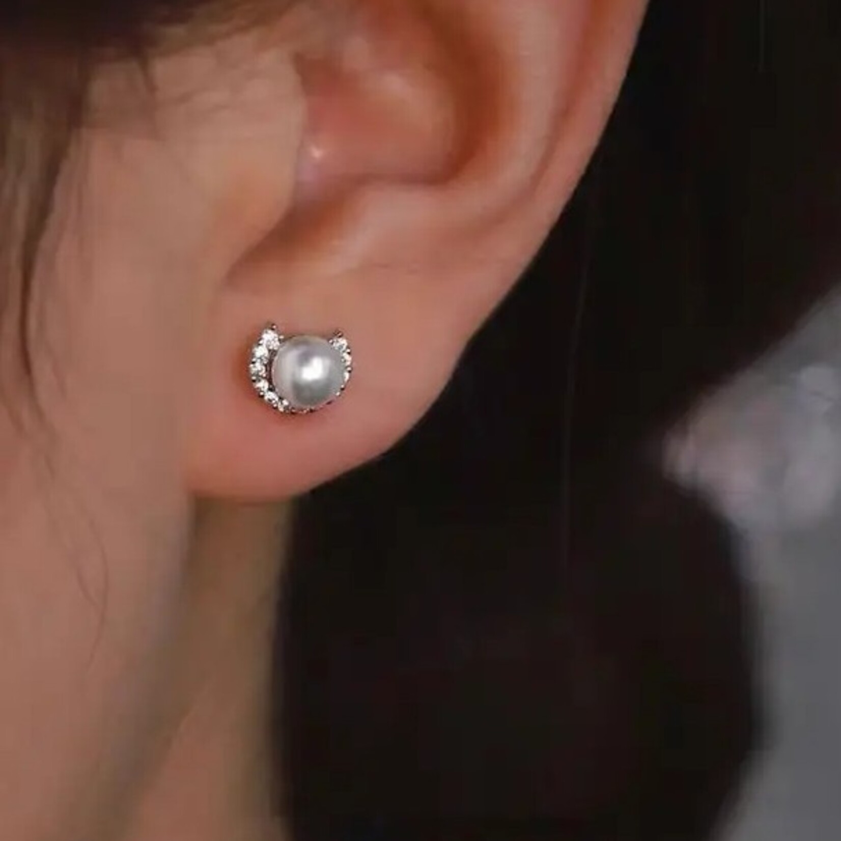 Happyzzzsu Pearl Irregular Stud Earrings · Silver