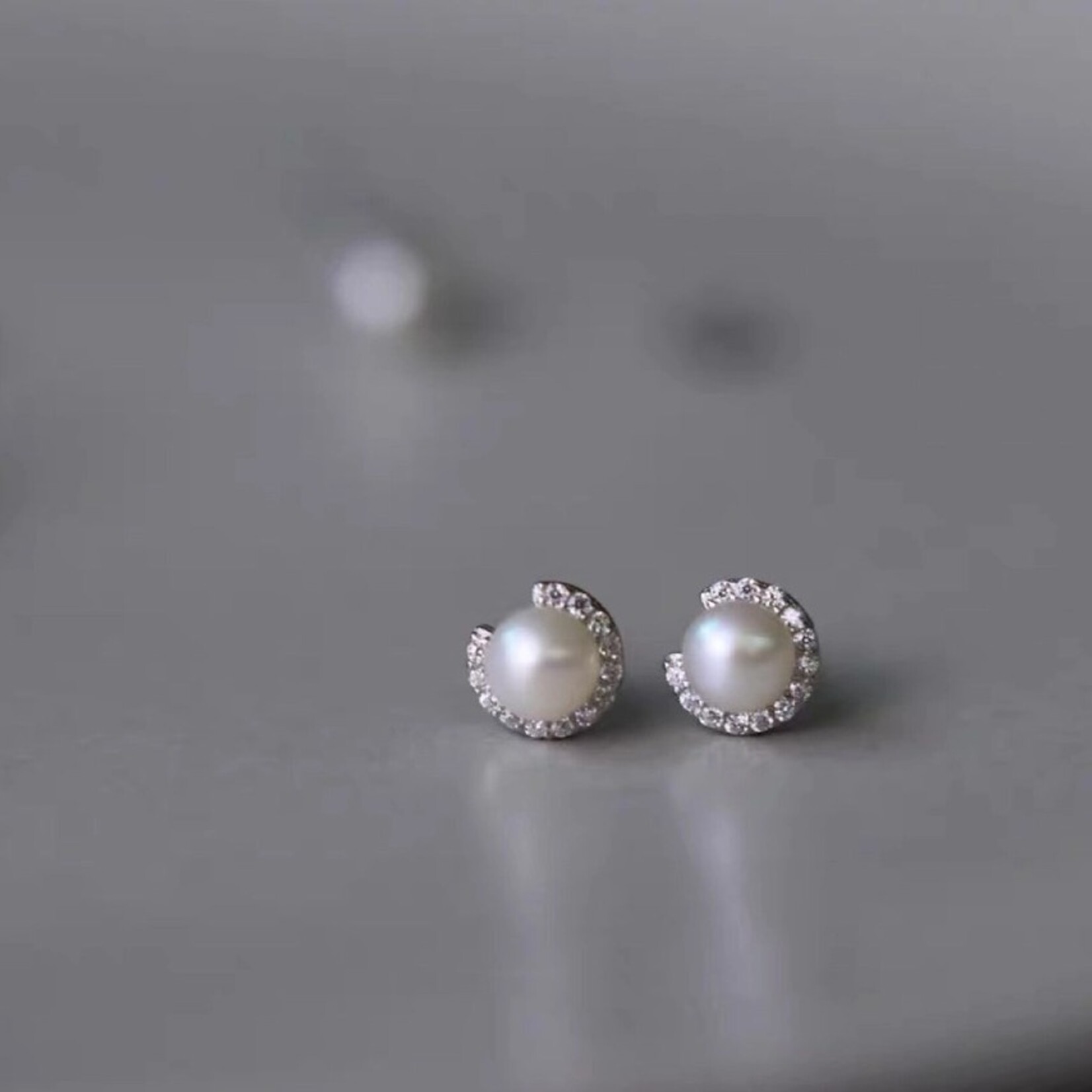 Happyzzzsu Pearl Irregular Stud Earrings · Silver