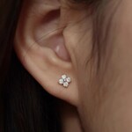 Happyzzzsu Clover Flower Stud Earrings · Silver