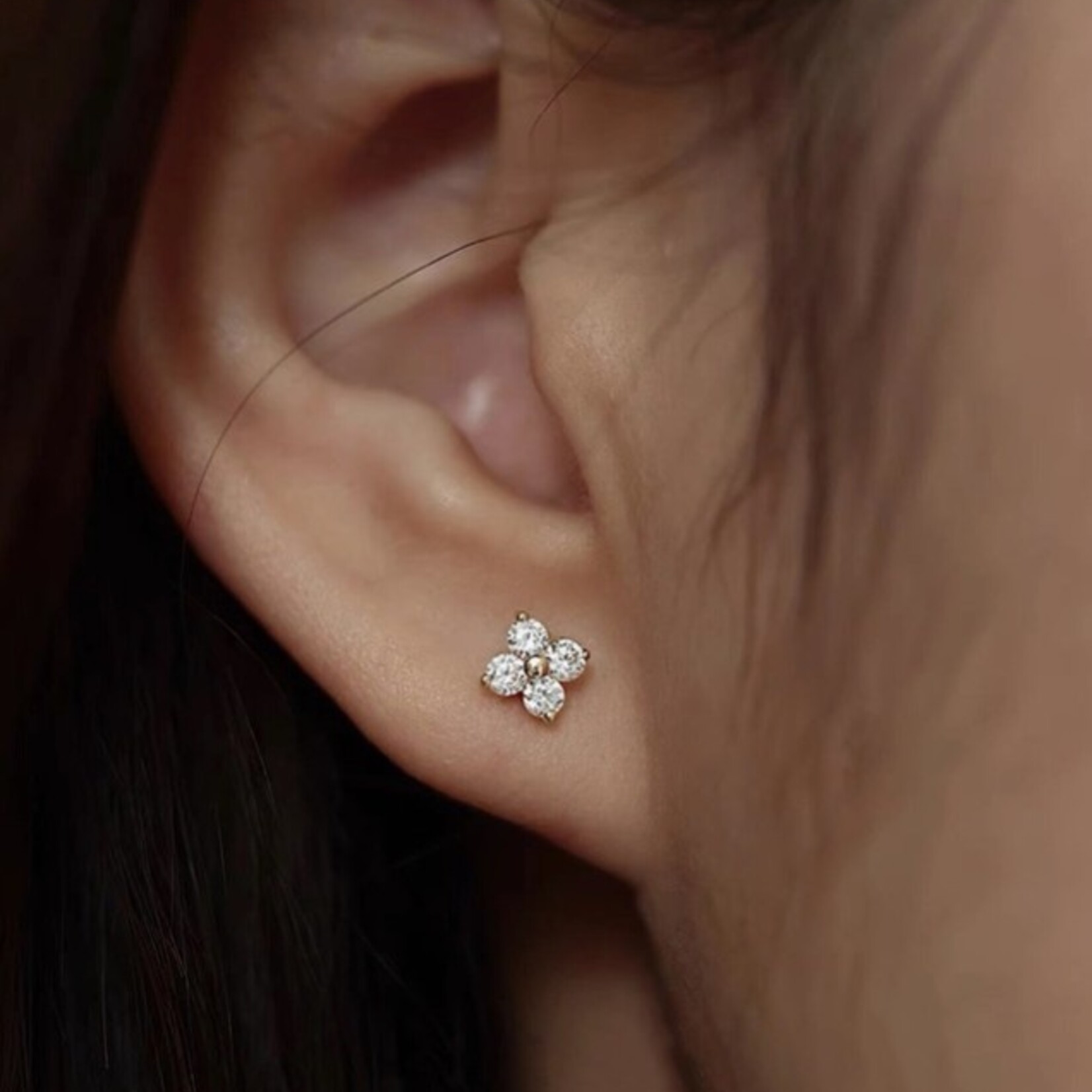 Happyzzzsu Clover Flower Stud Earrings · Silver