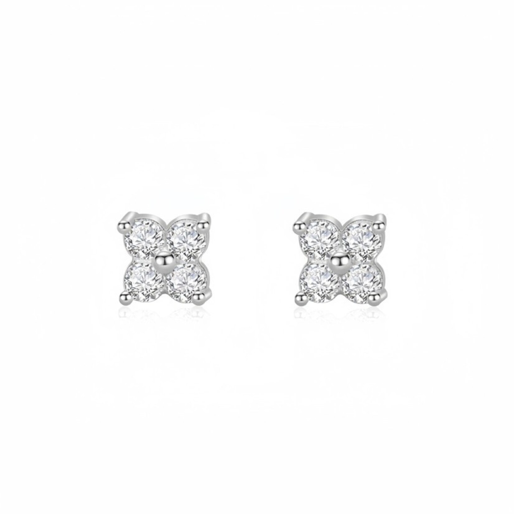 Happyzzzsu Clover Flower Stud Earrings · Silver