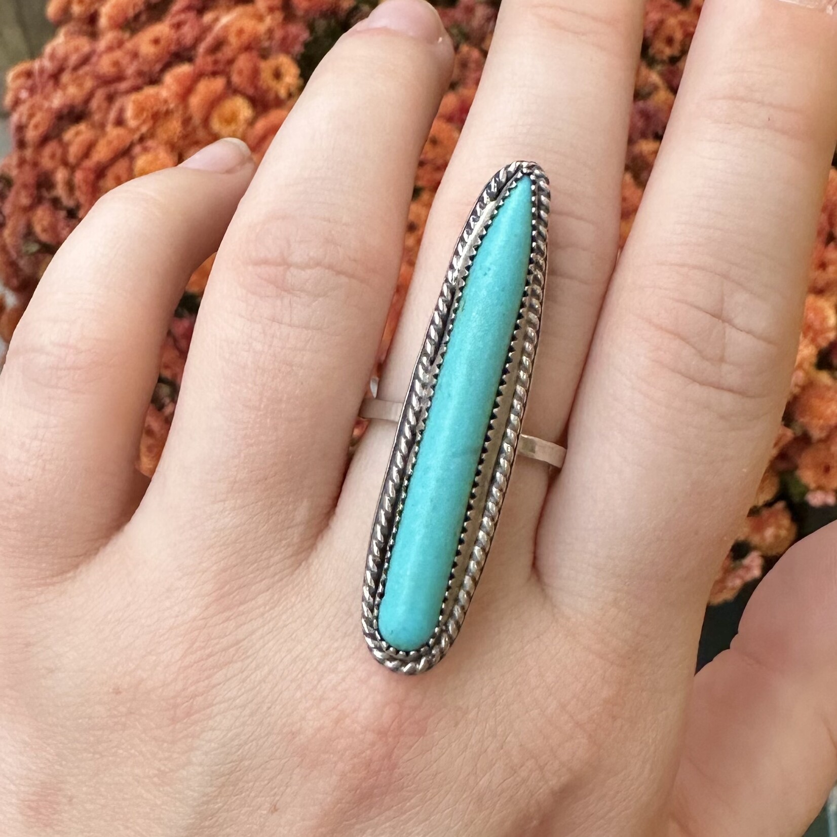 Long Howlite Ring · Silver · 7.5