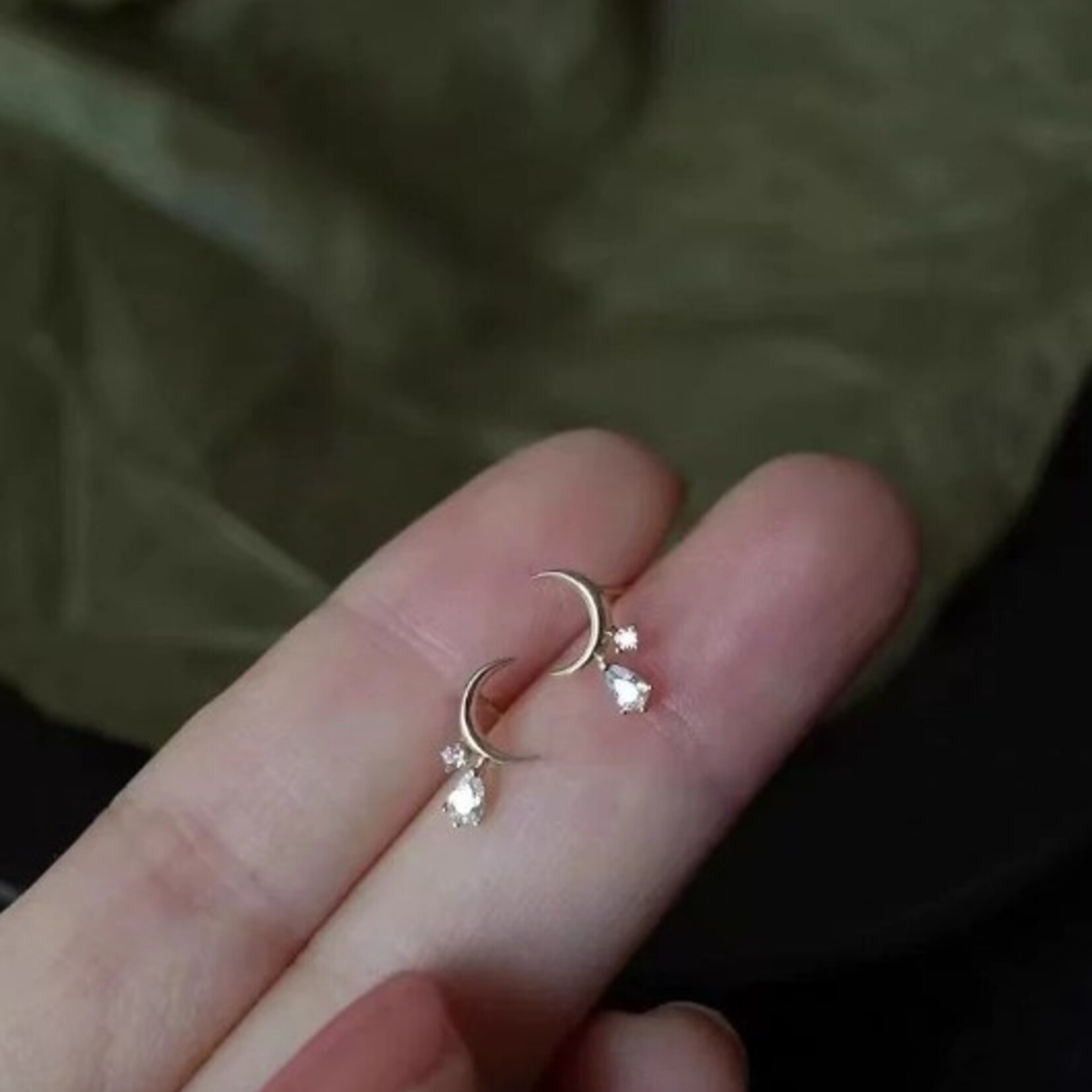 Happyzzzsu Moon Drop Earrings · Silver