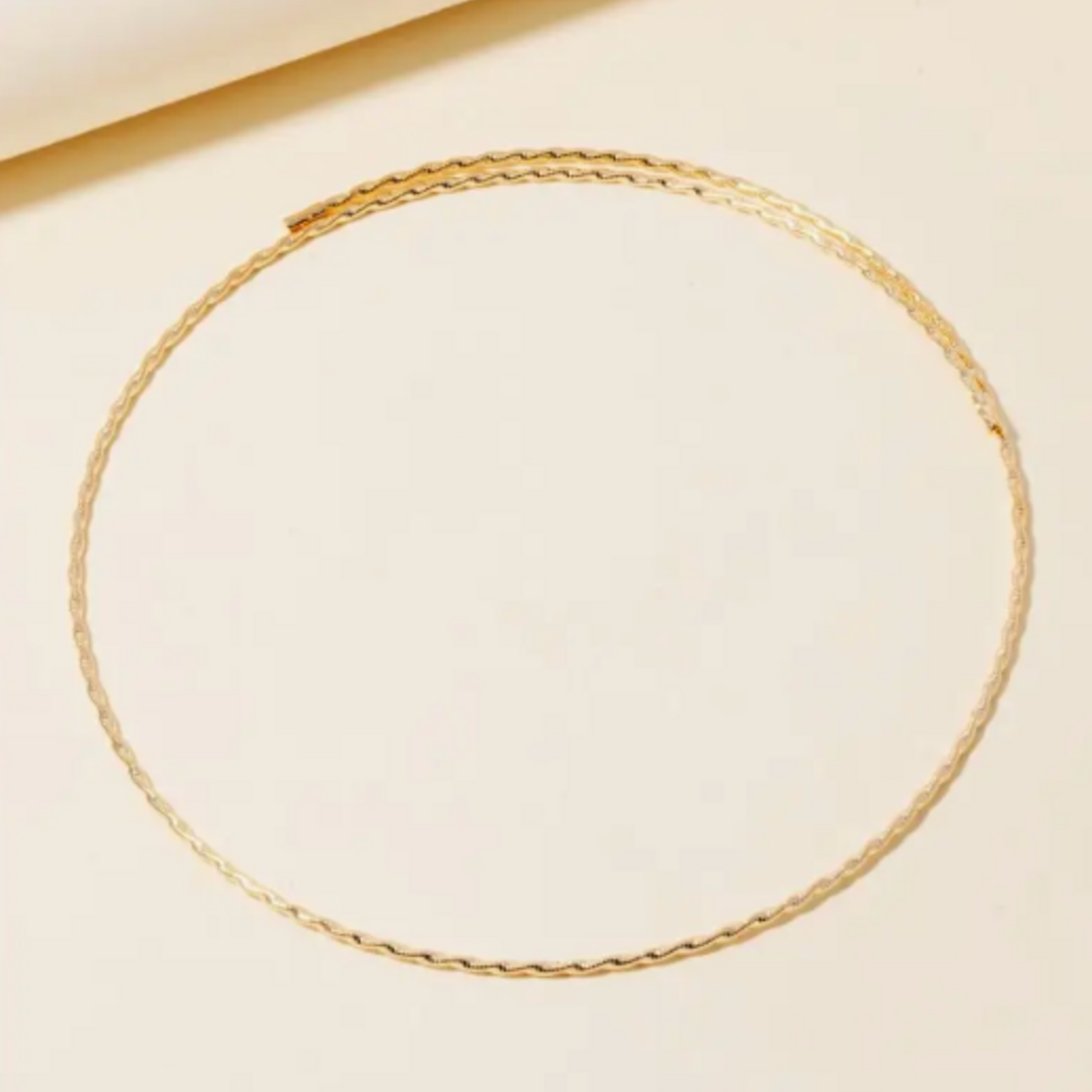 Metallic Wire Choker Necklace · Gold