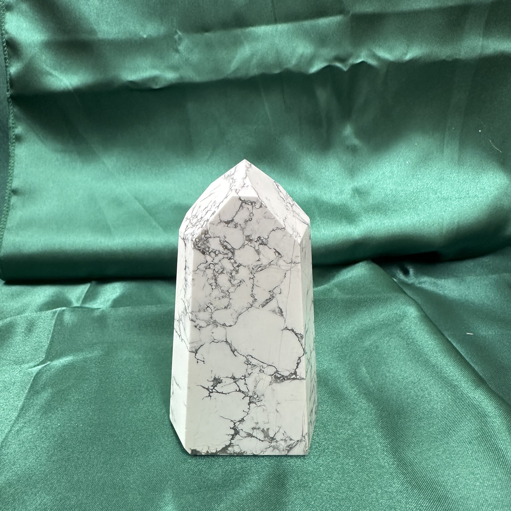 White Howlite Standing Point #2 | 95 MM