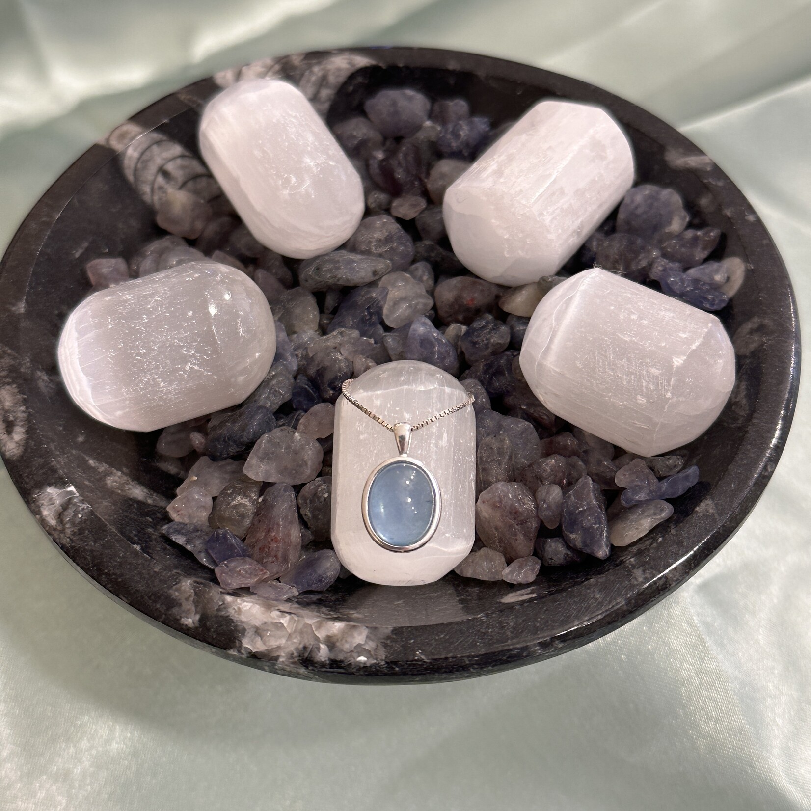 Happyzzzsu Natural Aquamarine Herringbone Necklace · Silver