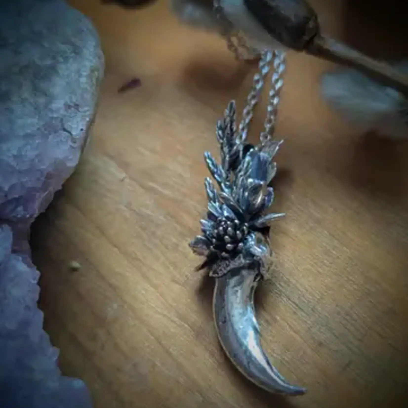 Coyote Claw w/Succulents Necklace · Silver