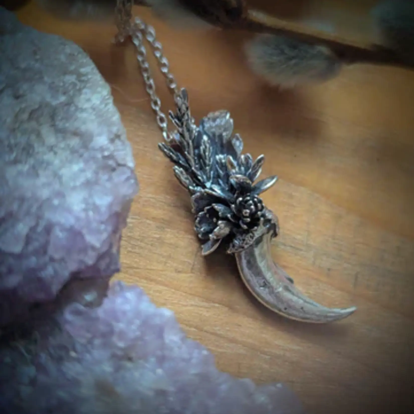 Coyote Claw w/Succulents Necklace · Silver