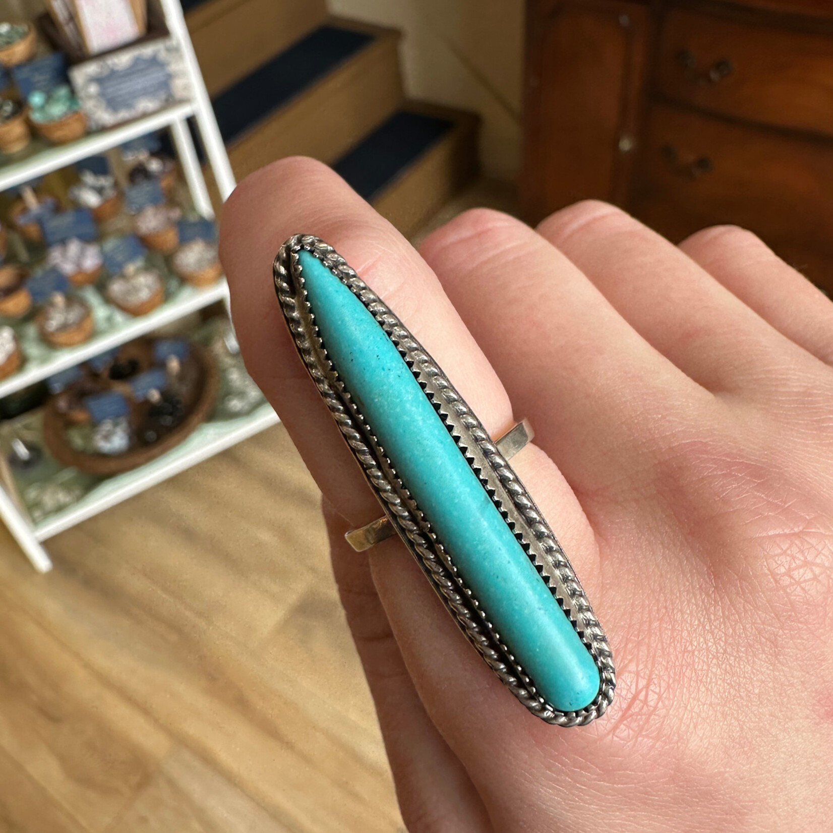 Long Howlite Ring · Silver · 7.5