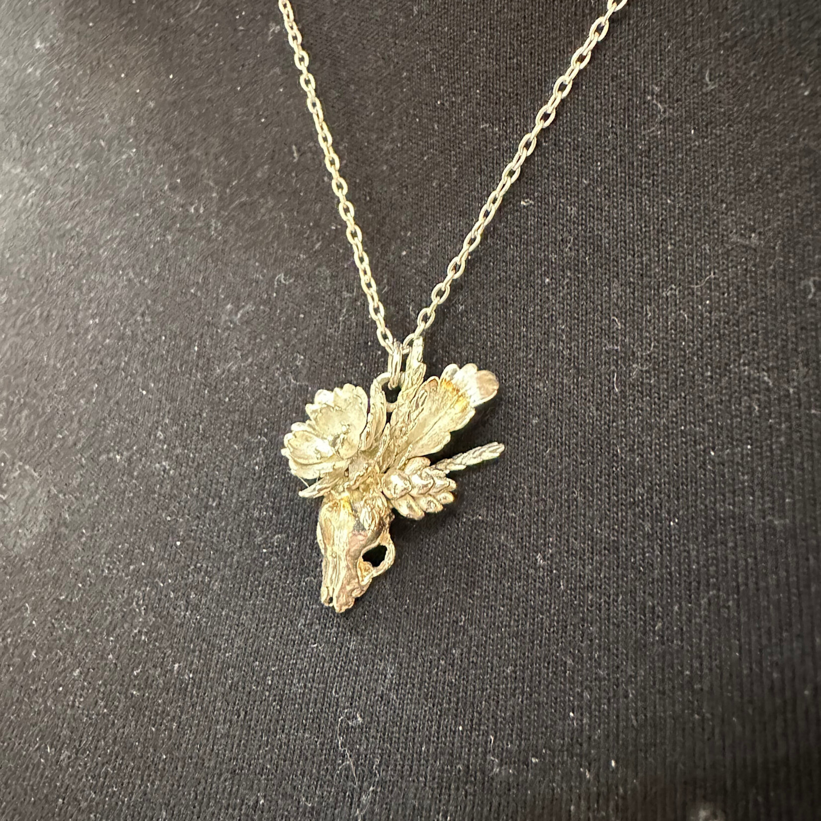 Skull w/Succulents Necklace · Silver