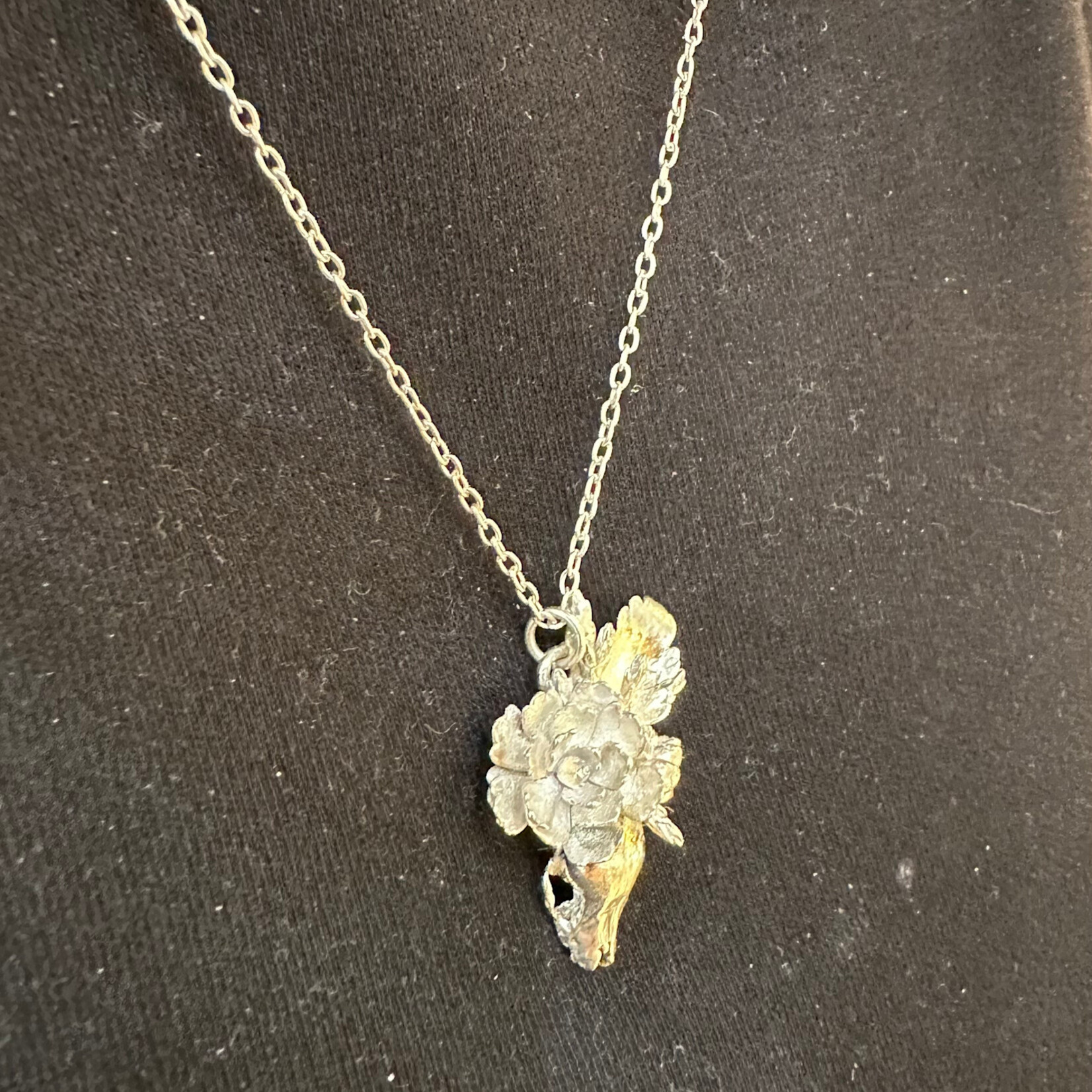 Skull w/Succulents Necklace · Silver