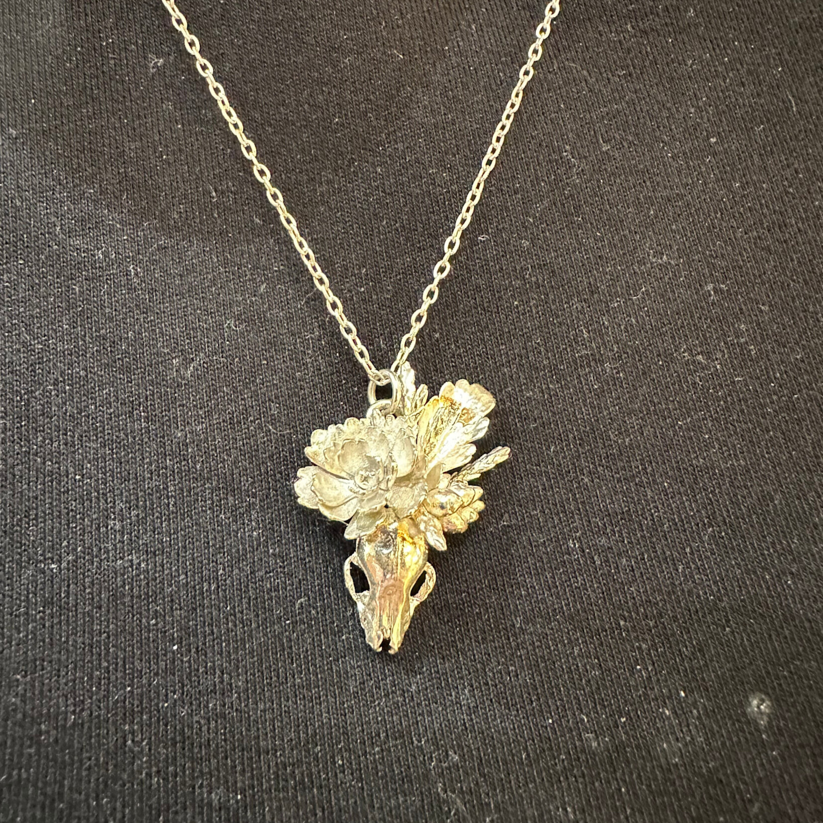 Skull w/Succulents Necklace · Silver