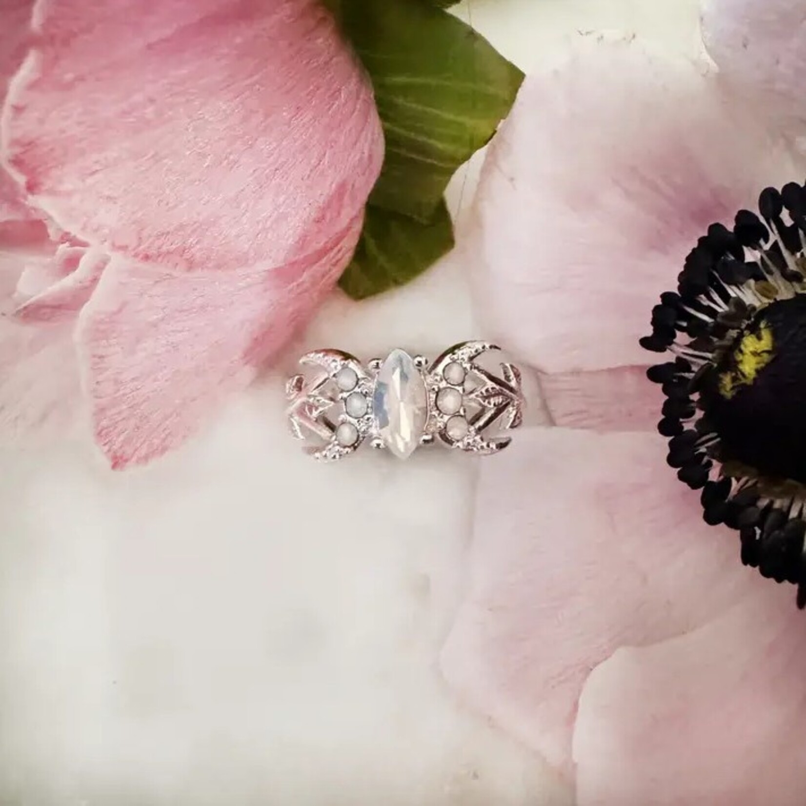 The Fairy Witch Ring with Simulated Opal · Silver Plating · 8