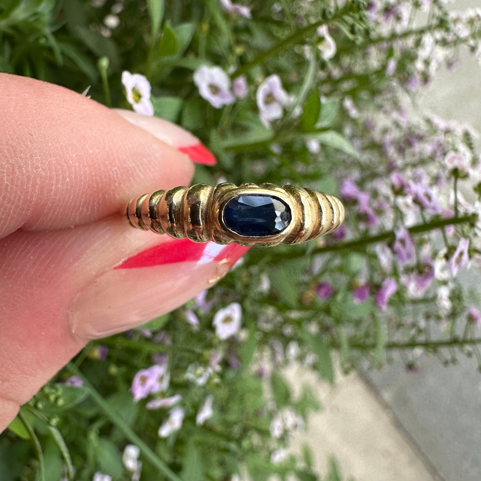 Reclaimed Gems Sapphire Shrimp Ring | 14k Yellow Gold  | Size 8 | Estate