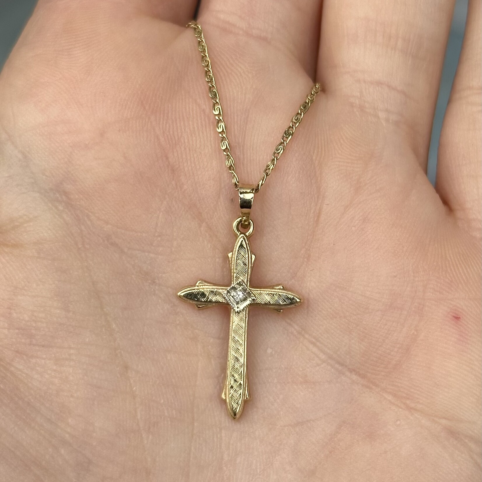 Florentine Cross with Diamond | 14K Yellow Gold | Estate
