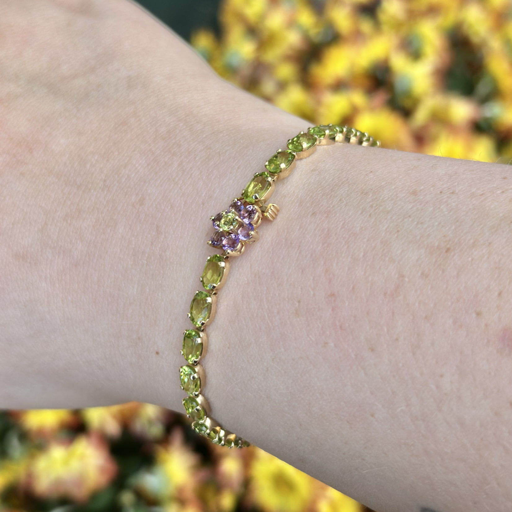 Peridot & Amethyst Flower Bracelet | 14K Yellow Gold | 8" | Estate