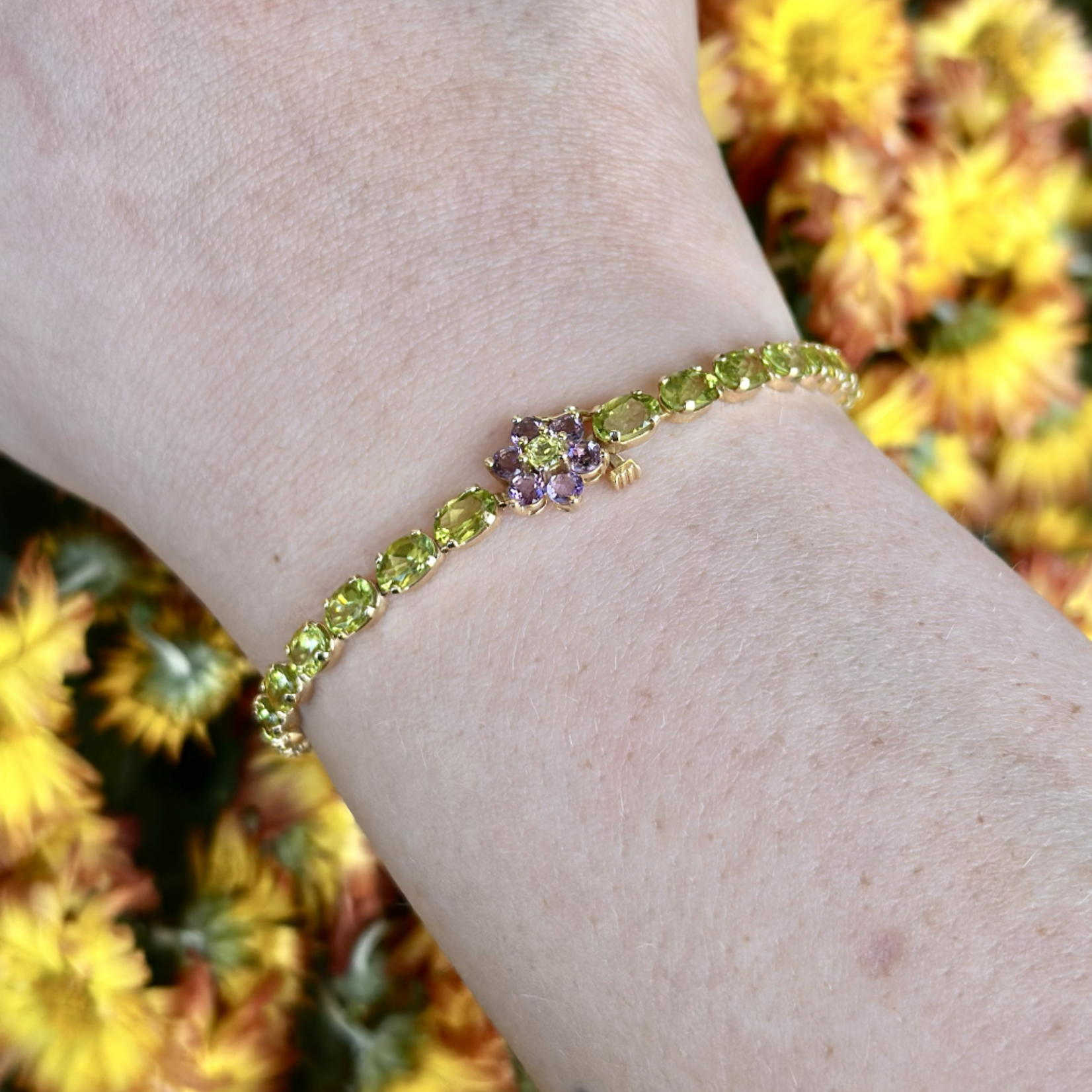 Peridot & Amethyst Flower Bracelet | 14K Yellow Gold | 8" | Estate