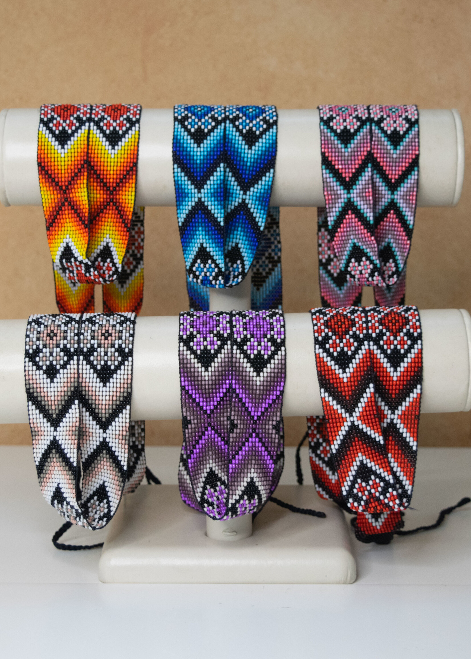 TIRA SOMBRERO HUICHOL