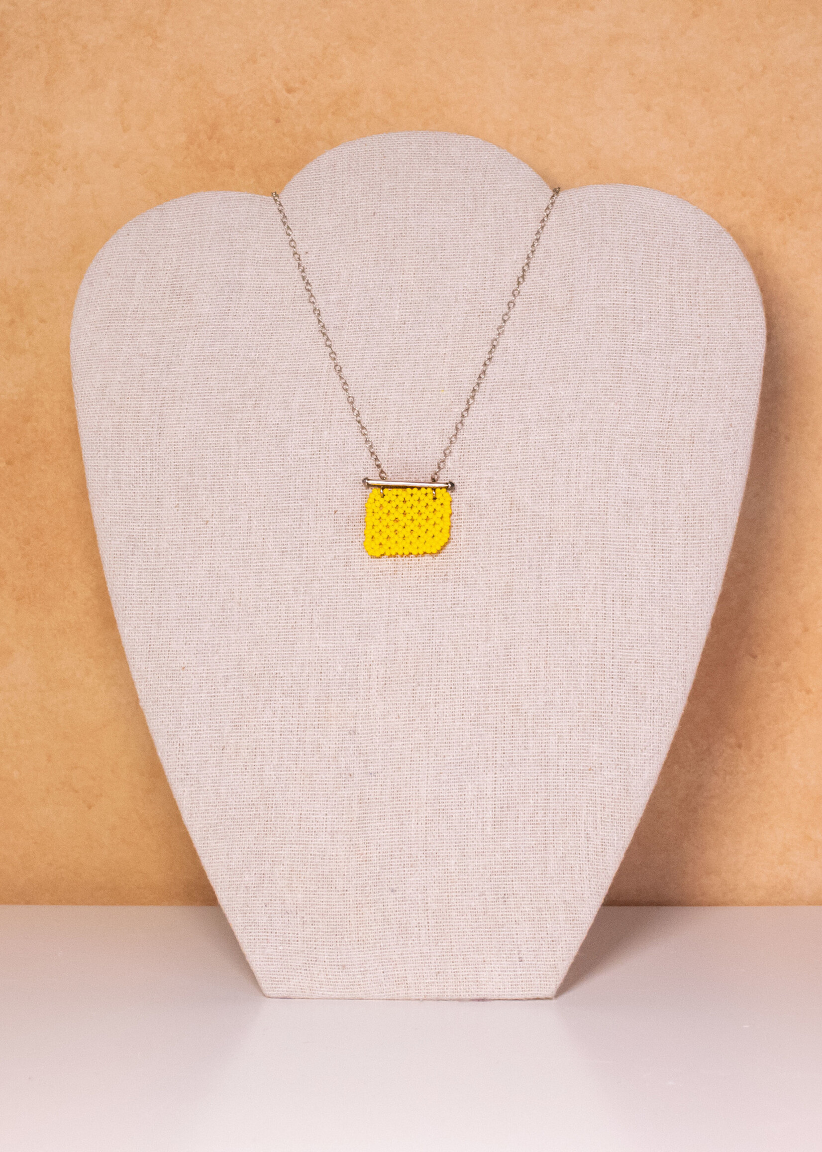 COLLAR CORTO PLATA CHAQUIRA AM