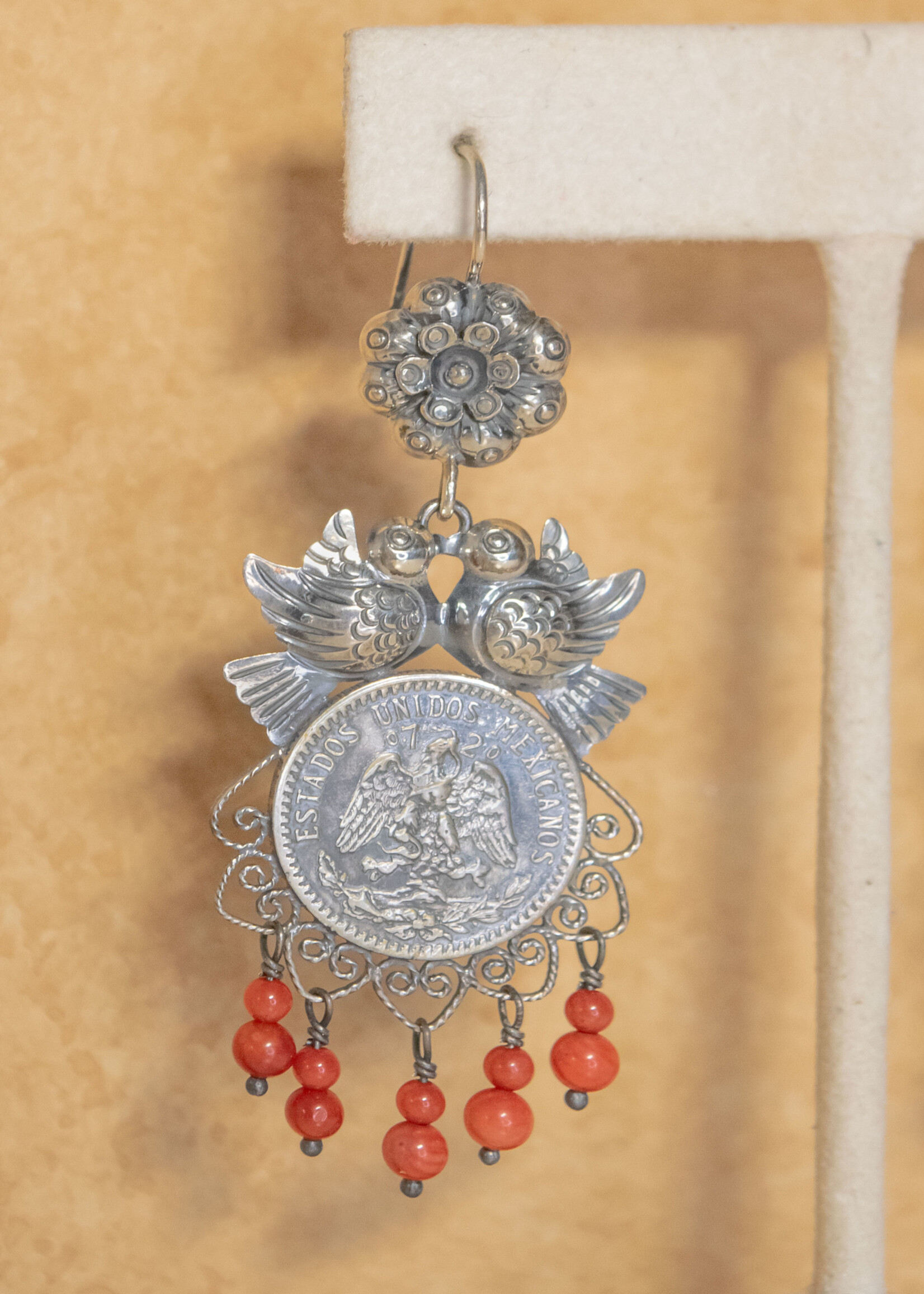 ARETE DE PALOMAS CON MONEDA MAZAHUA