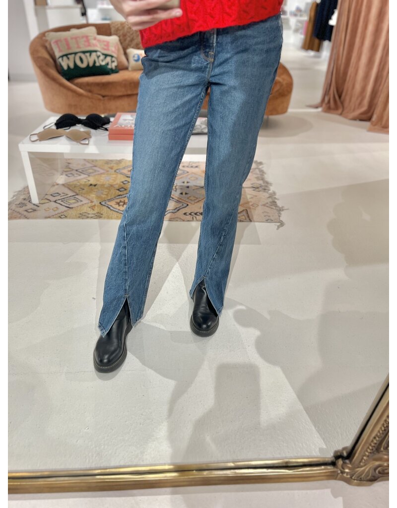 Good American Good Icon Twisted Slit Denim