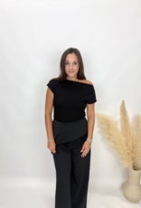 Entro The Nieve Off the Shoulder Top