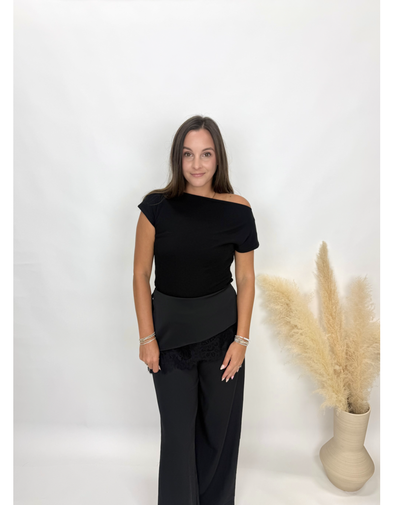 Entro The Nieve Off the Shoulder Top