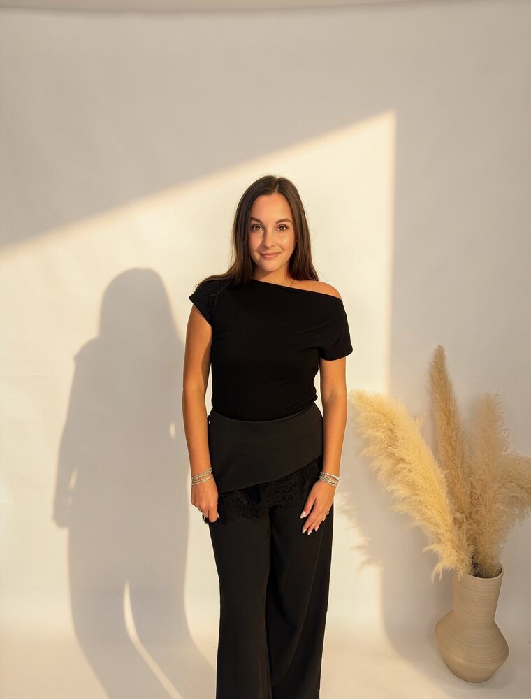 Entro The Nieve Off the Shoulder Top
