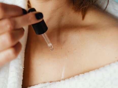 Shower Body Oiling 101: Get the Glow Without the Grease