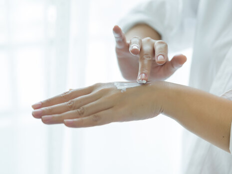 How Shea Butter Body Lotion Helps Winter Itch Without Grease