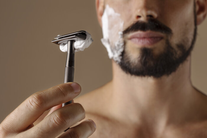 Why Winter Skin Feels Tight After Using a Luxury Shaving Kit