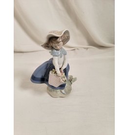 LLADRO Daisa 1983 Pretty Pickings Girl with Basket of Flowers