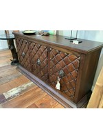 Cabinet carved with 3 Doors
