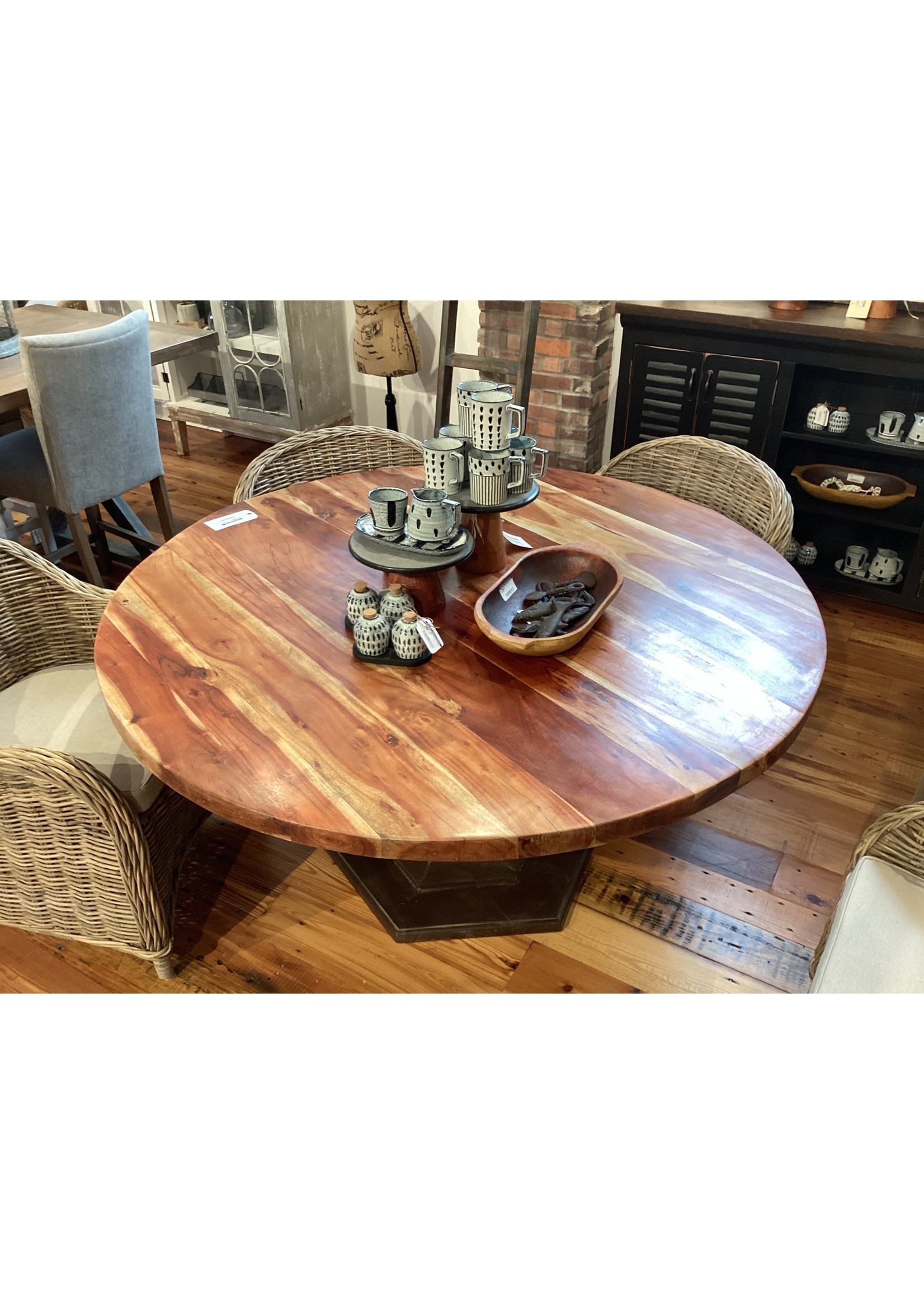 Old Wood Delaware Cedar 58" Round Table Crovato Base