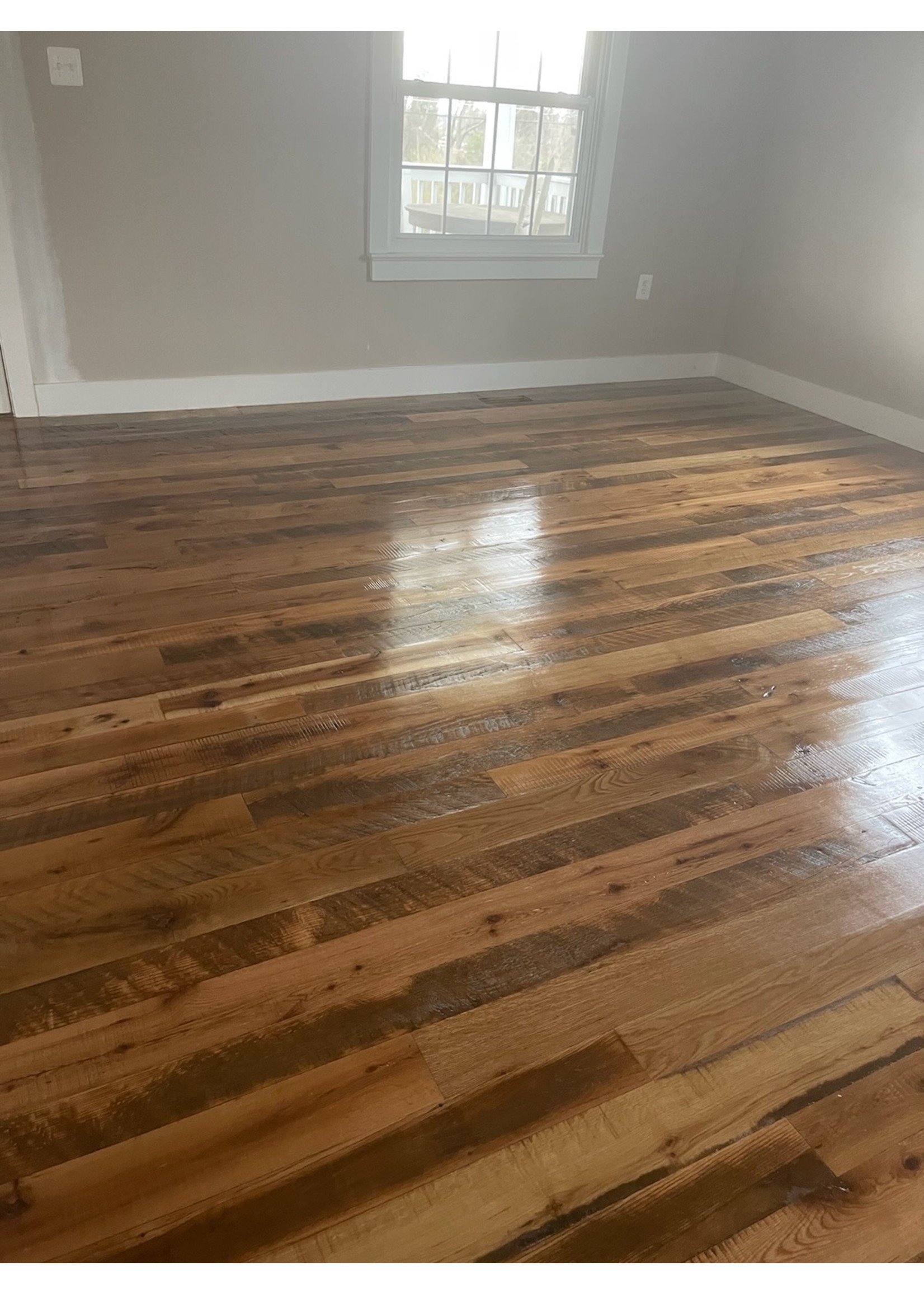 Old Wood Delaware Reclaimed Red & White Oak Mix Flooring - Price Per Sq Ft - Unfinished Material Only