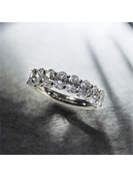 Oceans Lignée Classique Oval Cut Half Eternity Platinum Ring 1.667CT