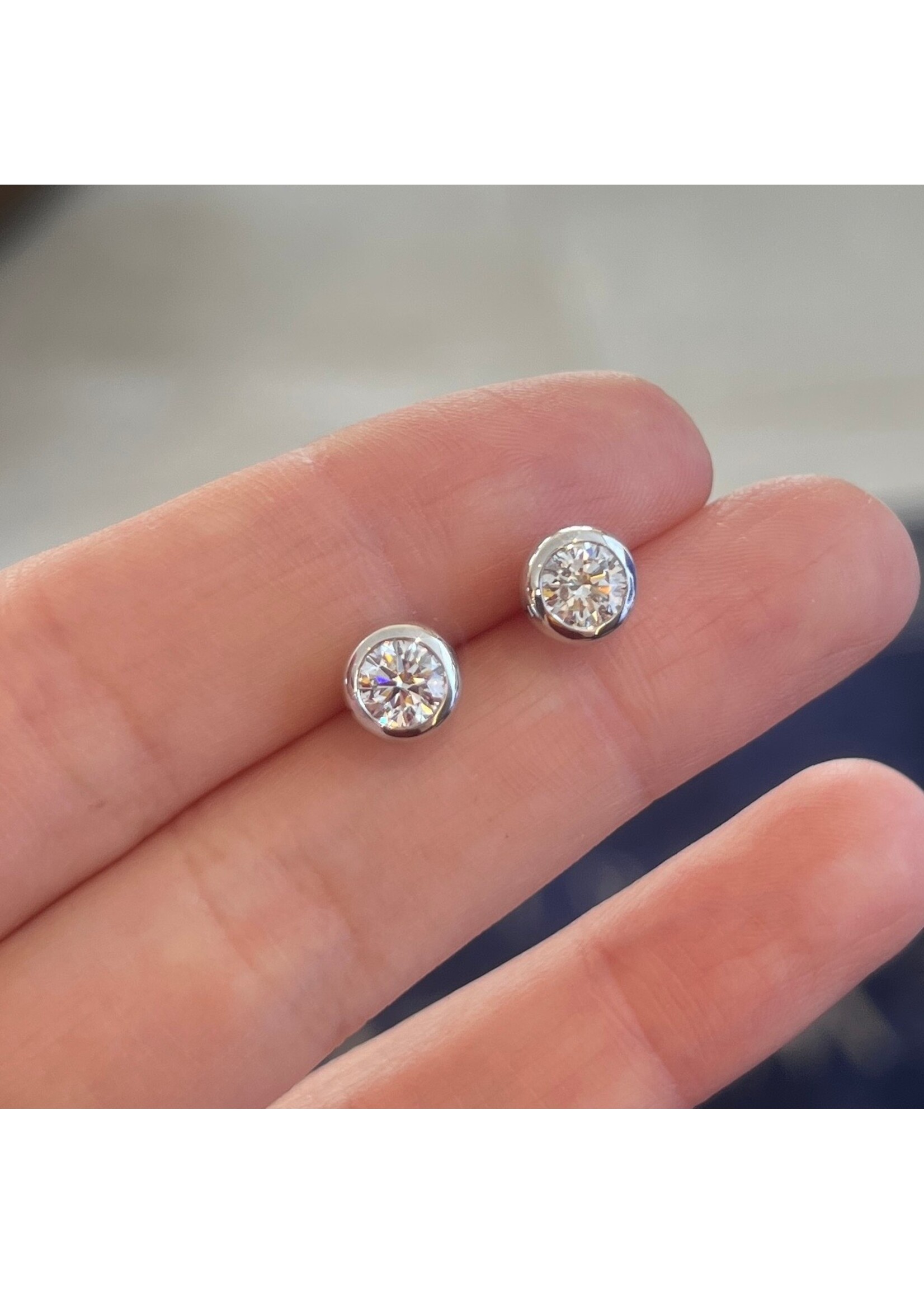 Oceans Tressa Round Brilliant Cut Ear Studs 14K White Gold 1.05CT