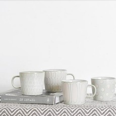 4 Assorted Pattern Mugs