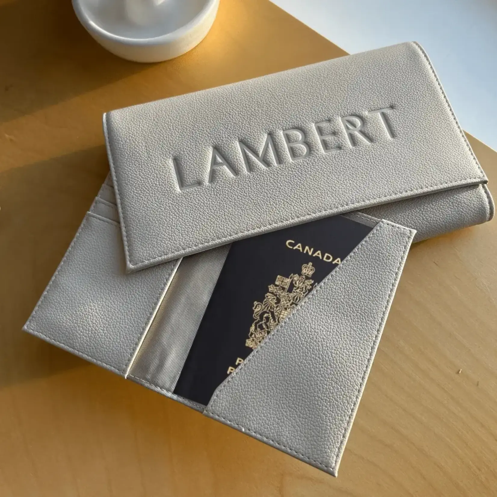 Lambert Le Atlas - Étui à passeport en cuir vegan - Oyster