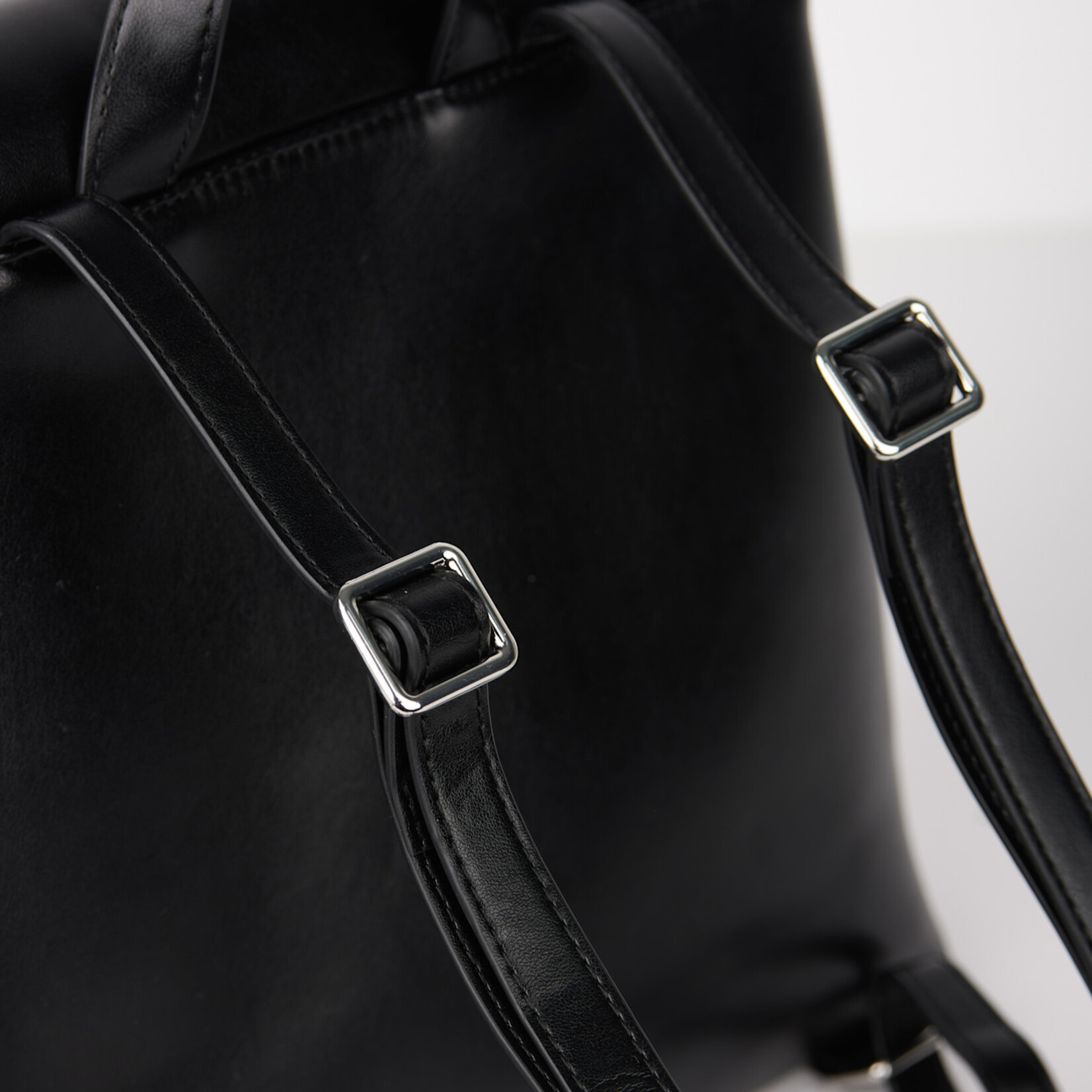 Lambert Le Polly - Sac à dos en cuir vegan lustré - Noir