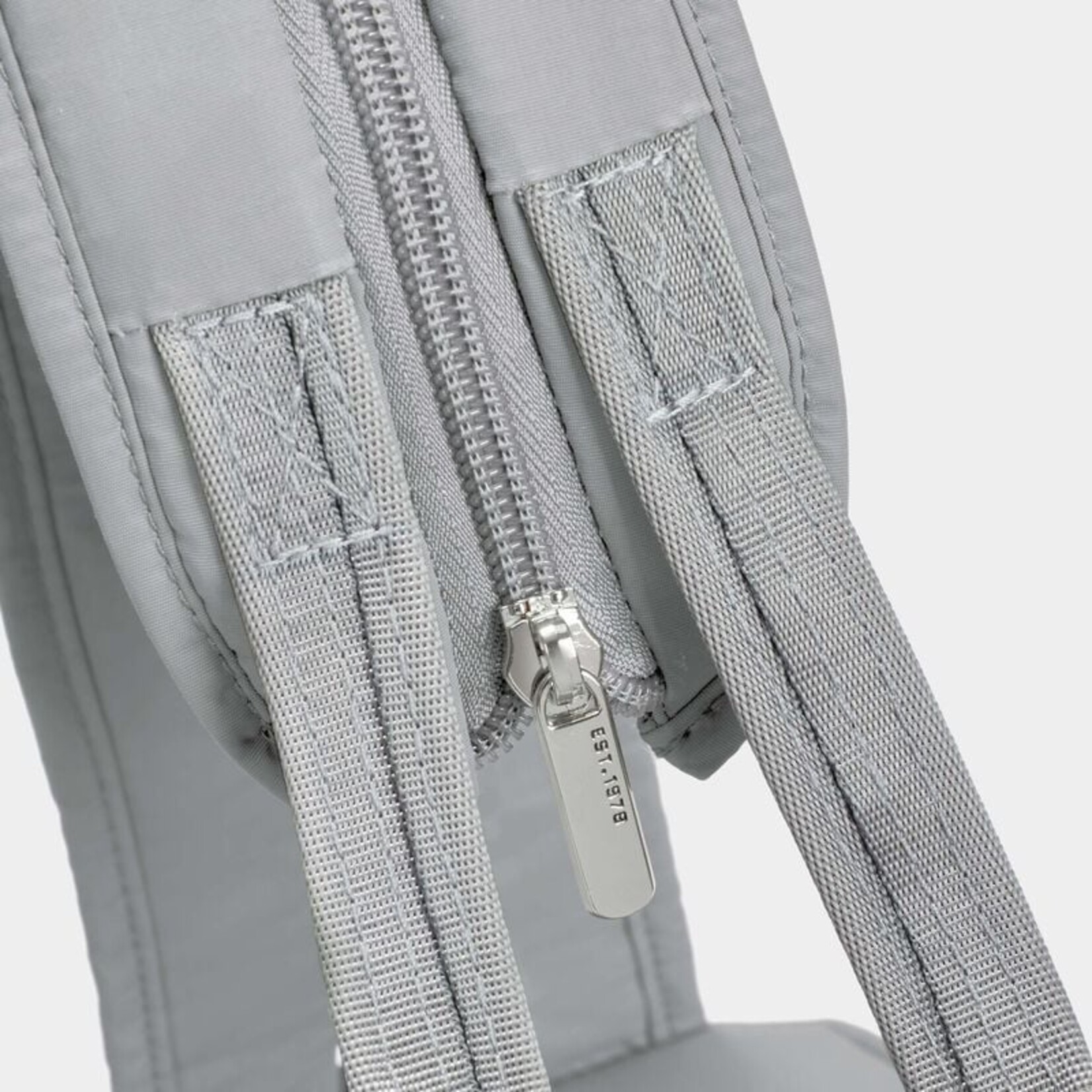 Travelon Sac à dos/bandoulière convertible antivol Roam - Glacier