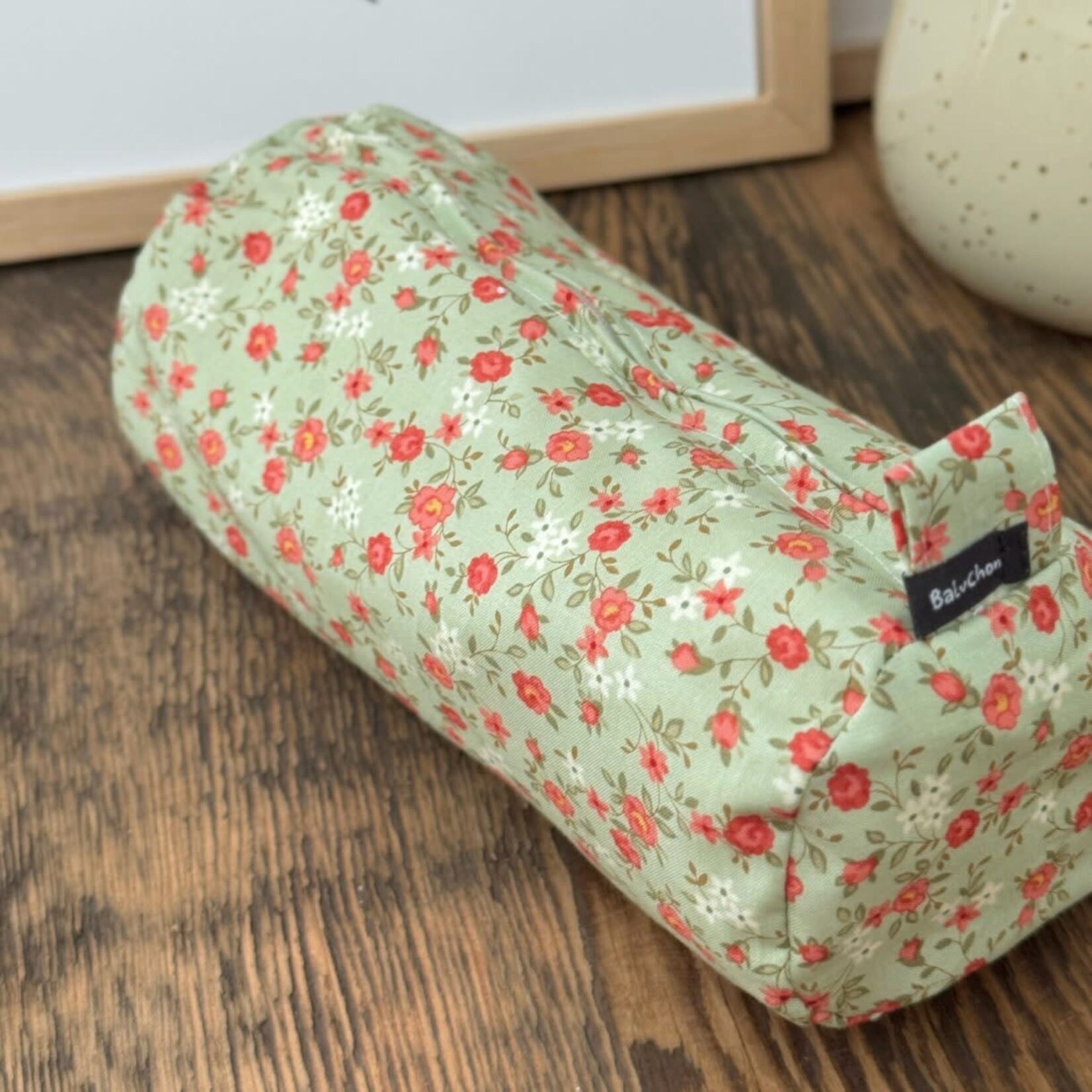 Baluchon Sac à cosmétique cylindrique format petit - Vert avec fleurs roses